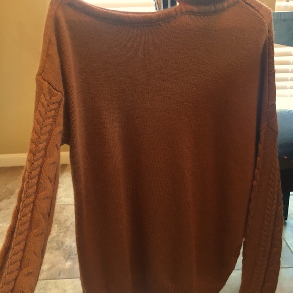 Cold shoulder - Picture 2 of 3